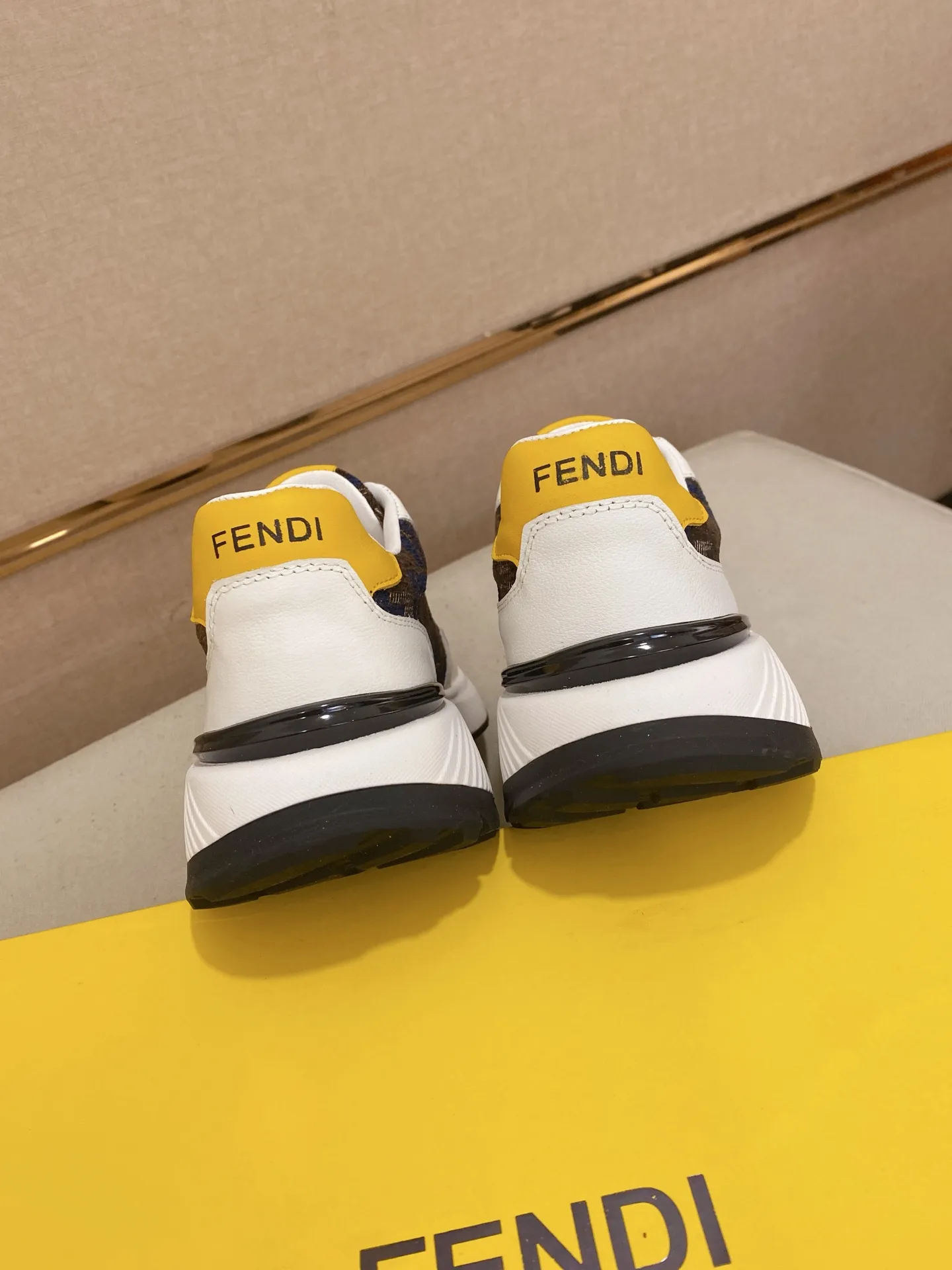 Men's shoes 💰 462💰 (fendi) New style 👊🏻 upper 🇮🇹 imported cowhide fabric 🇩🇪 lining imported sheepskin lining. The original outsole is molded to highlight the identity of every man, and the upper foot is elegant and stable🚶🏻🚶🏻The high-end custom counters reproduce the original version📯No matter the wind or rain, the shoe last remains unchanged and can withstand the verification of time🔍️,🔵 Size: 38-44